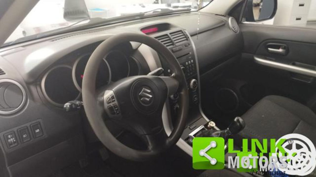 Suzuki Grand Vitara 1.9 DDiS 5 porte Executive (10)