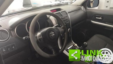 Suzuki Grand Vitara 1.9 DDiS 5 porte Executive (10)