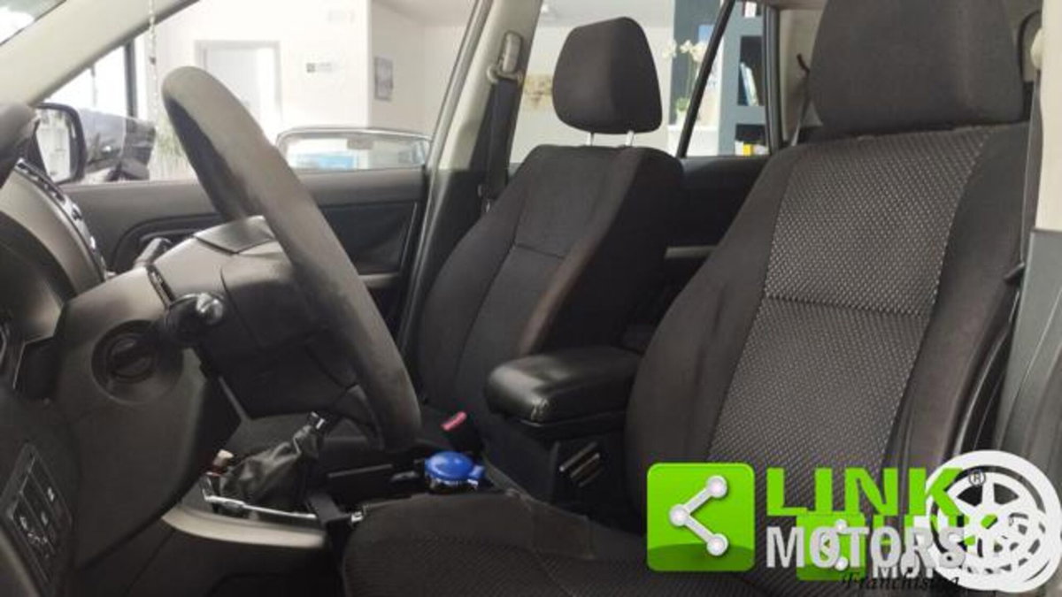 Suzuki Grand Vitara 1.9 DDiS 5 porte Executive (11)