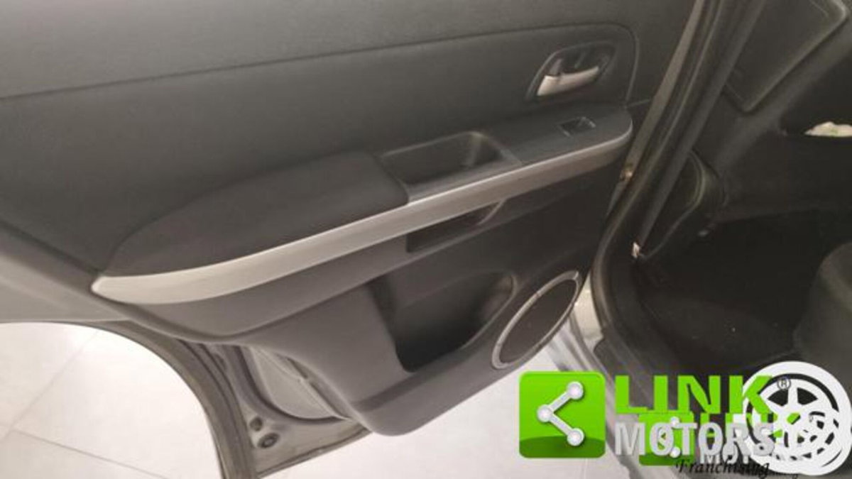Suzuki Grand Vitara 1.9 DDiS 5 porte Executive (12)