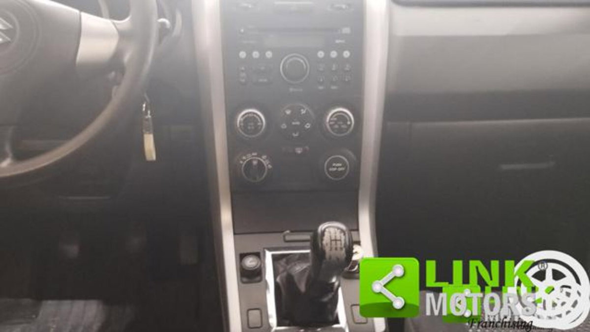 Suzuki Grand Vitara 1.9 DDiS 5 porte Executive (14)