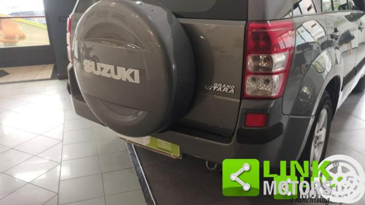 Suzuki Grand Vitara 1.9 DDiS 5 porte Executive (16)