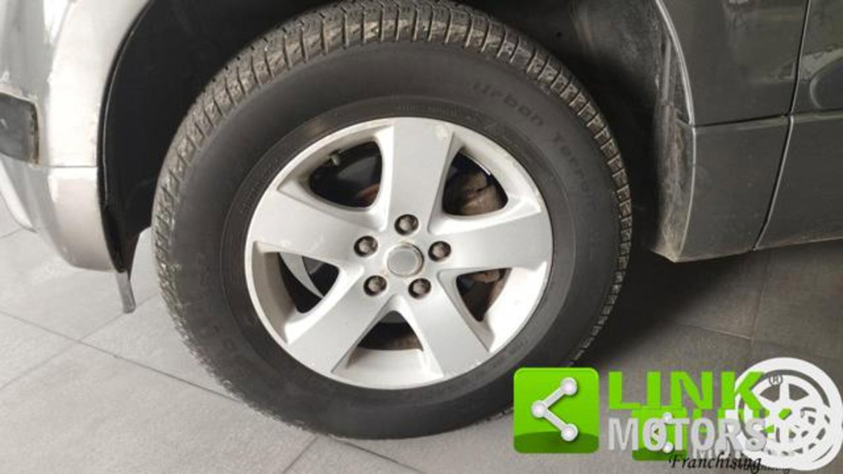 Suzuki Grand Vitara 1.9 DDiS 5 porte Executive (18)