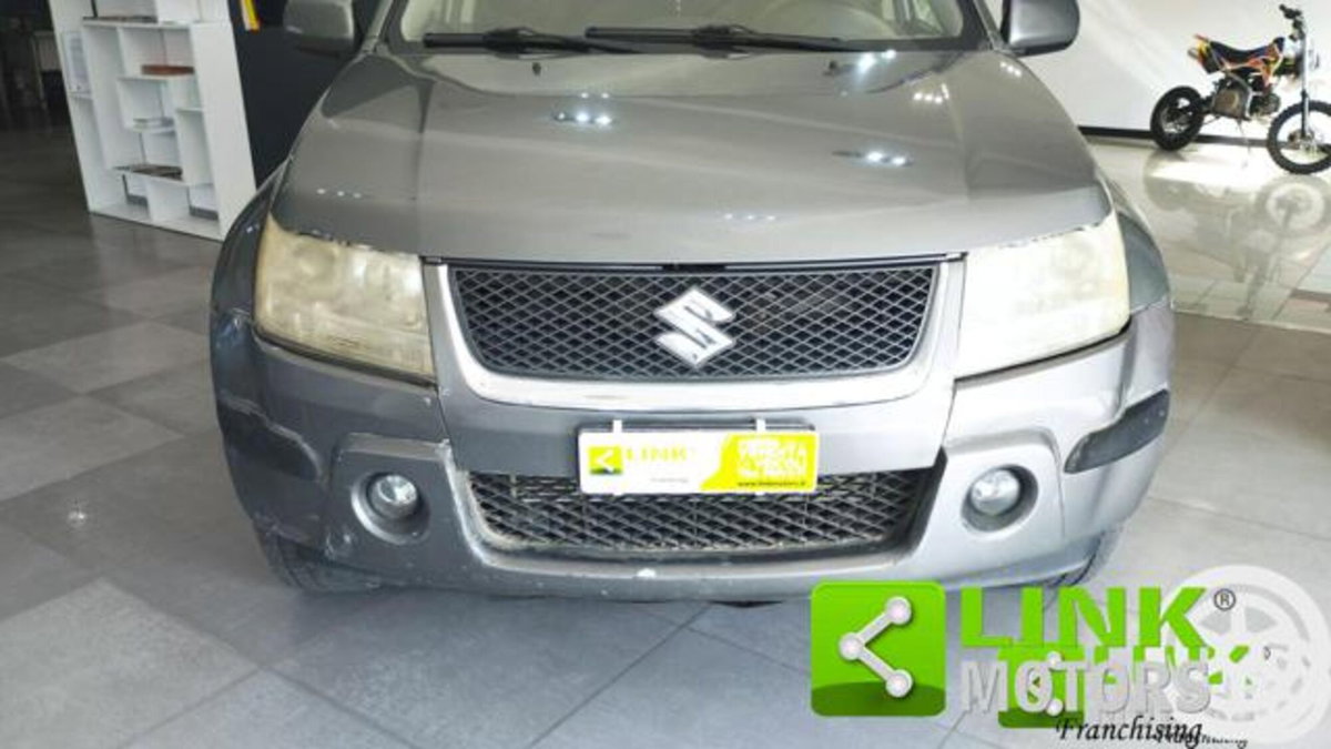 Suzuki Grand Vitara 1.9 DDiS 5 porte Executive (19)