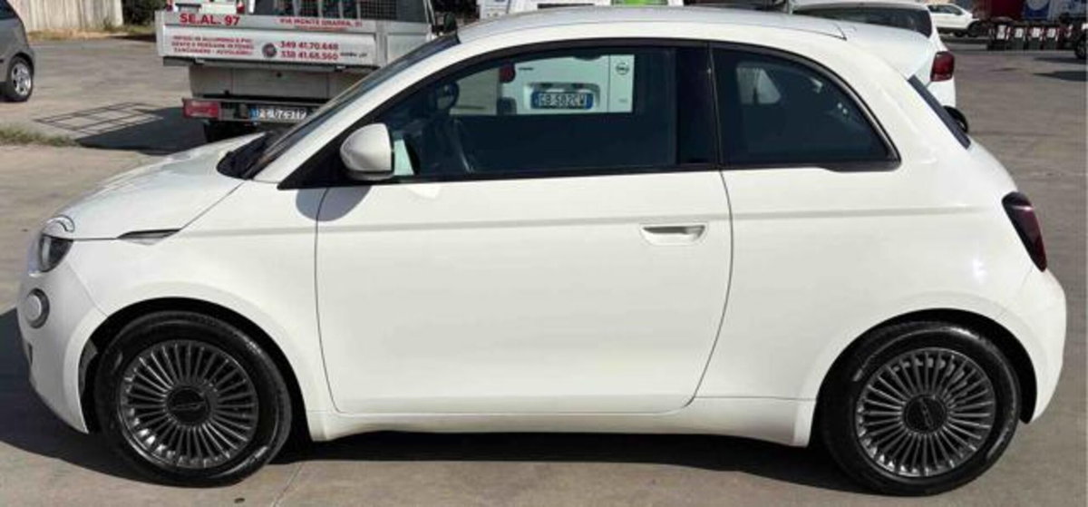 Fiat 500e Icon Berlina 42 kWh (2)