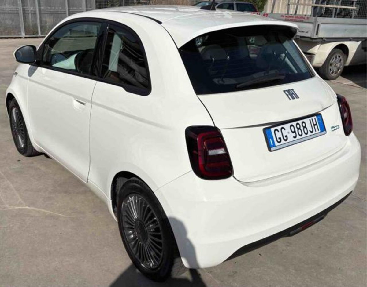 Fiat 500e Icon Berlina 42 kWh (3)
