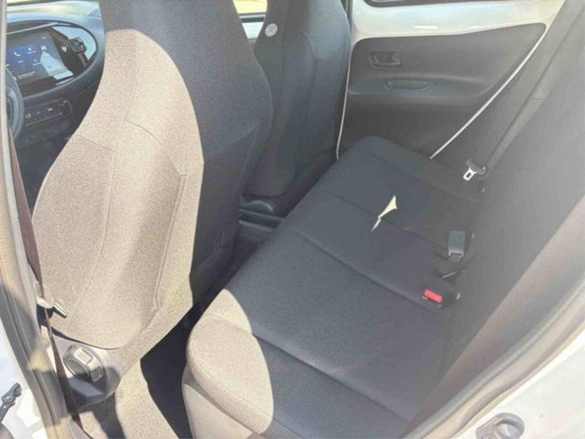 Toyota Aygo X 1.5 hybrid e-cvt (12)