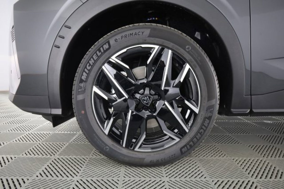 Peugeot 5008 1.2 hybrid GT 145cv 5p.ti e-dcs6 (16)