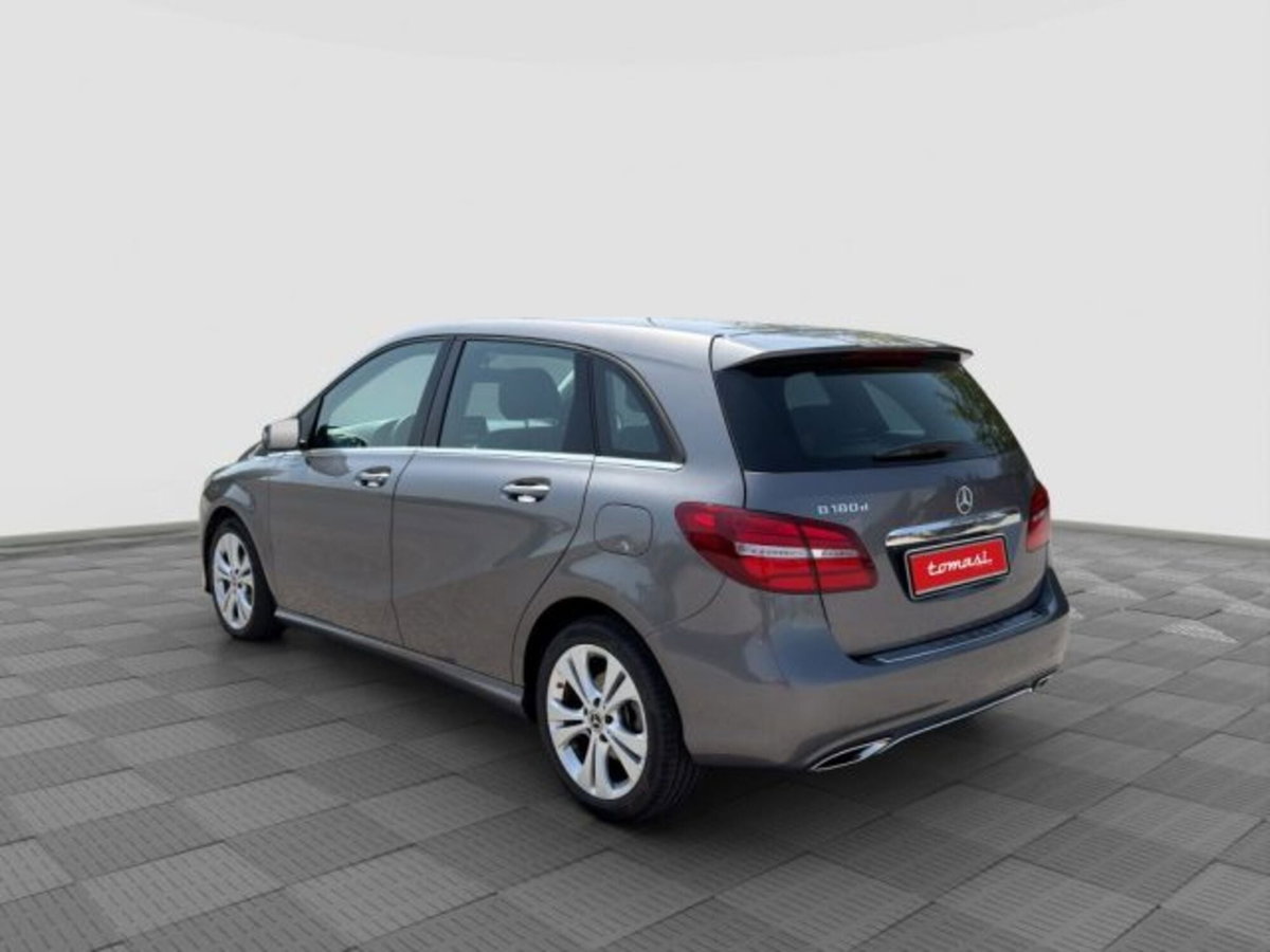 Mercedes-Benz CLA Shooting Brake 180 d Automatic Sport (3)