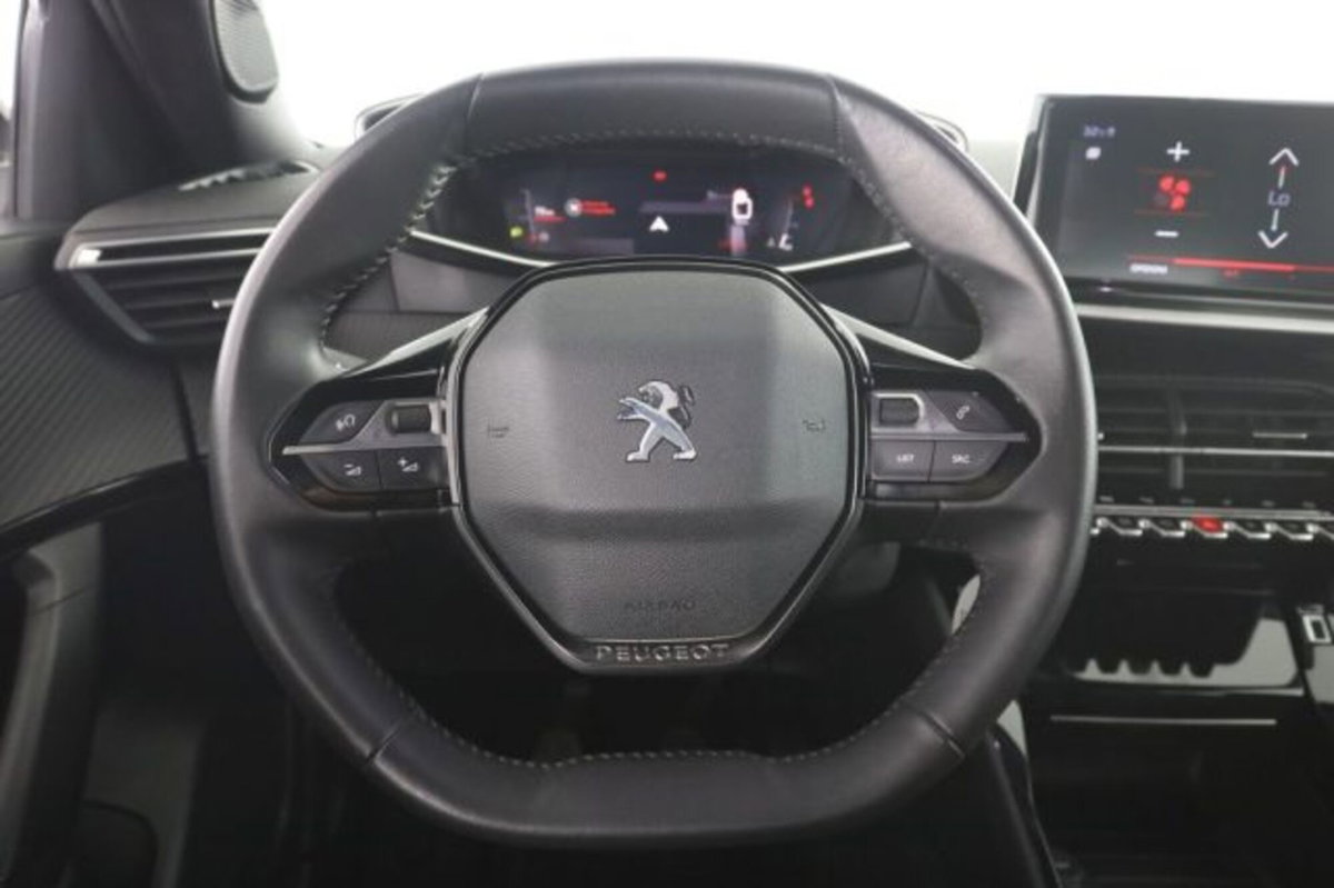 Peugeot 2008 PureTech 100 S&S Allure Pack (5)