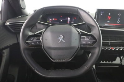 Peugeot 2008 PureTech 100 S&S Allure Pack (5)