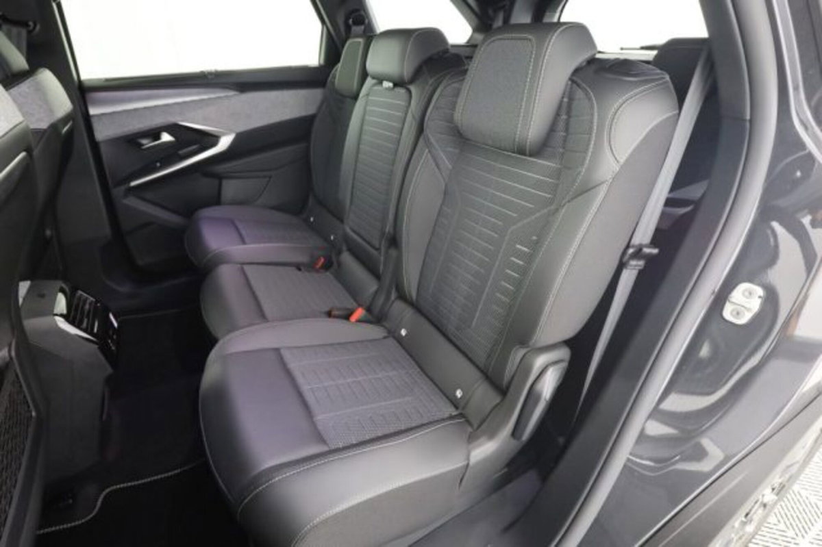 Peugeot 5008 1.2 hybrid GT 145cv 5p.ti e-dcs6 (11)