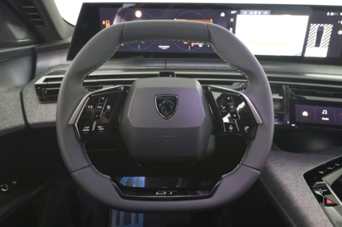 Peugeot 5008 1.2 hybrid GT 145cv 5p.ti e-dcs6 (14)
