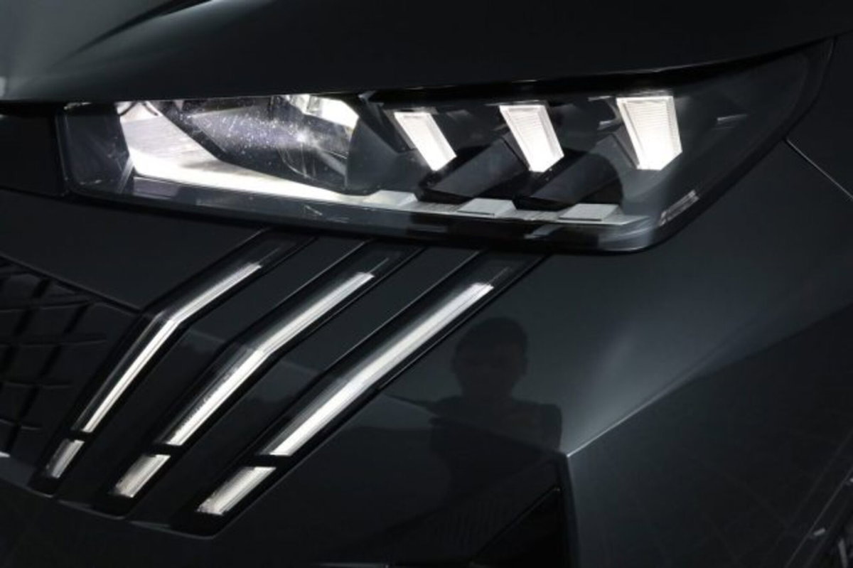Peugeot 5008 1.2 hybrid GT 145cv 5p.ti e-dcs6 (17)