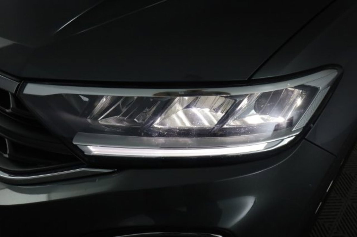 Volkswagen T-Roc 1.5 tsi Life dsg (9)