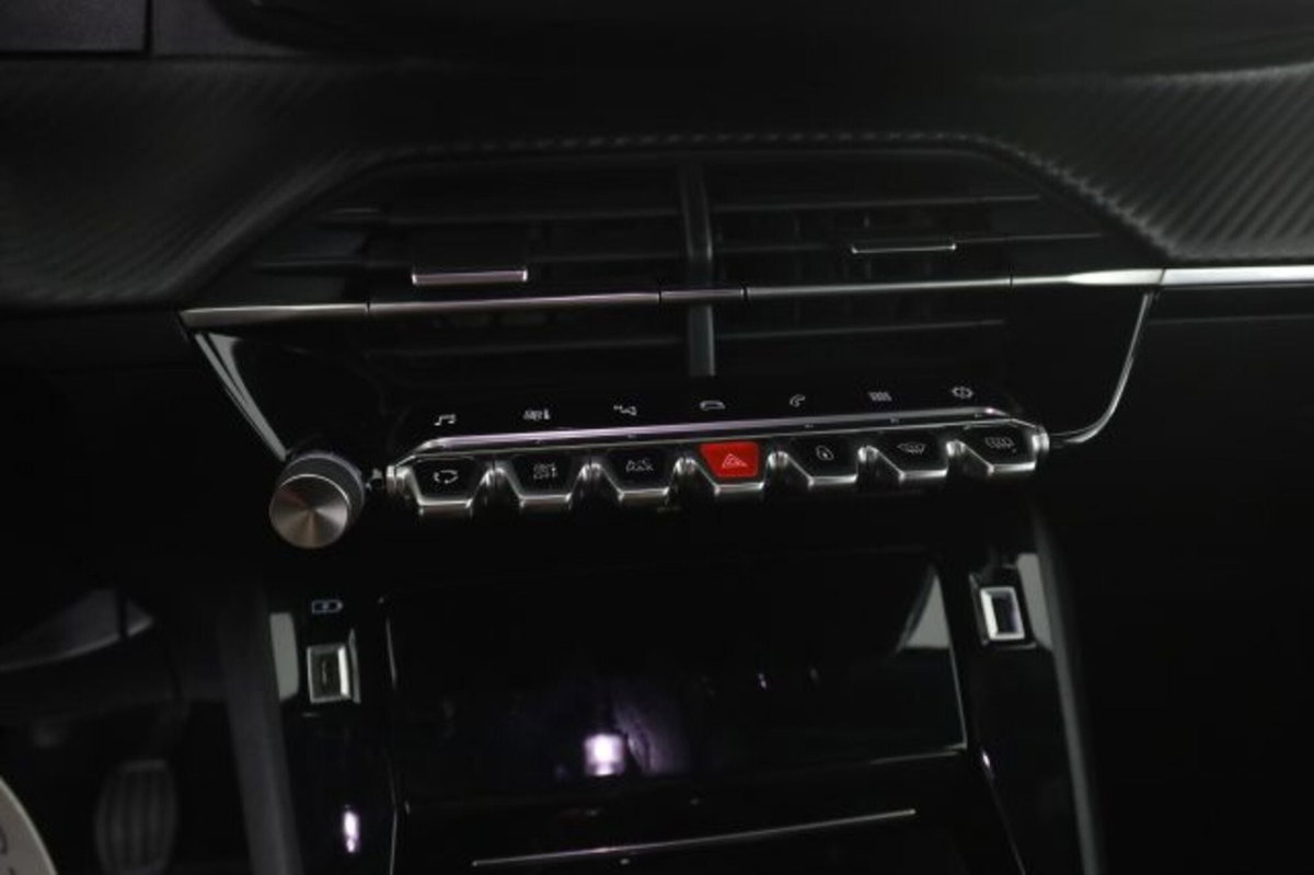 Peugeot 2008 PureTech 100 S&S Allure Pack (12)