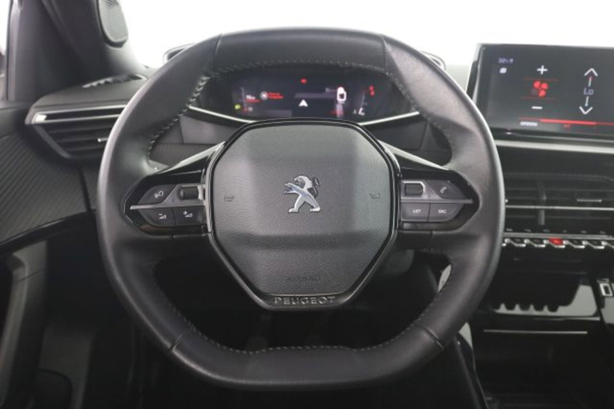 Peugeot 2008 PureTech 100 S&S Allure Pack (5)