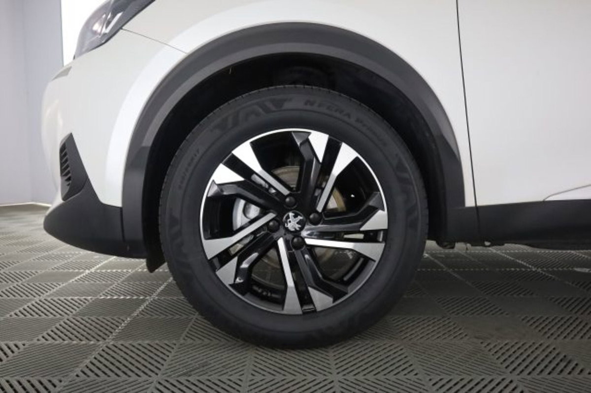 Peugeot 2008 PureTech 100 S&S Allure Pack (8)