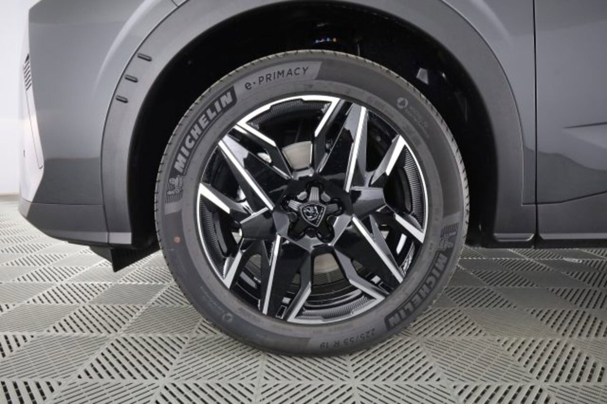 Peugeot 5008 1.2 hybrid GT 145cv 5p.ti e-dcs6 (16)