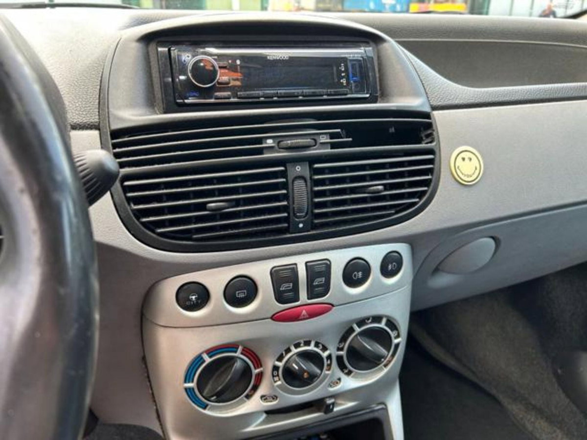 Fiat Punto 1.2i 16V cat 3 porte ELX (15)