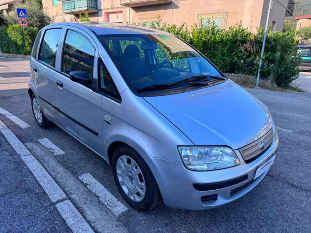 Fiat Idea 1.2 16V BlackLabel (3)