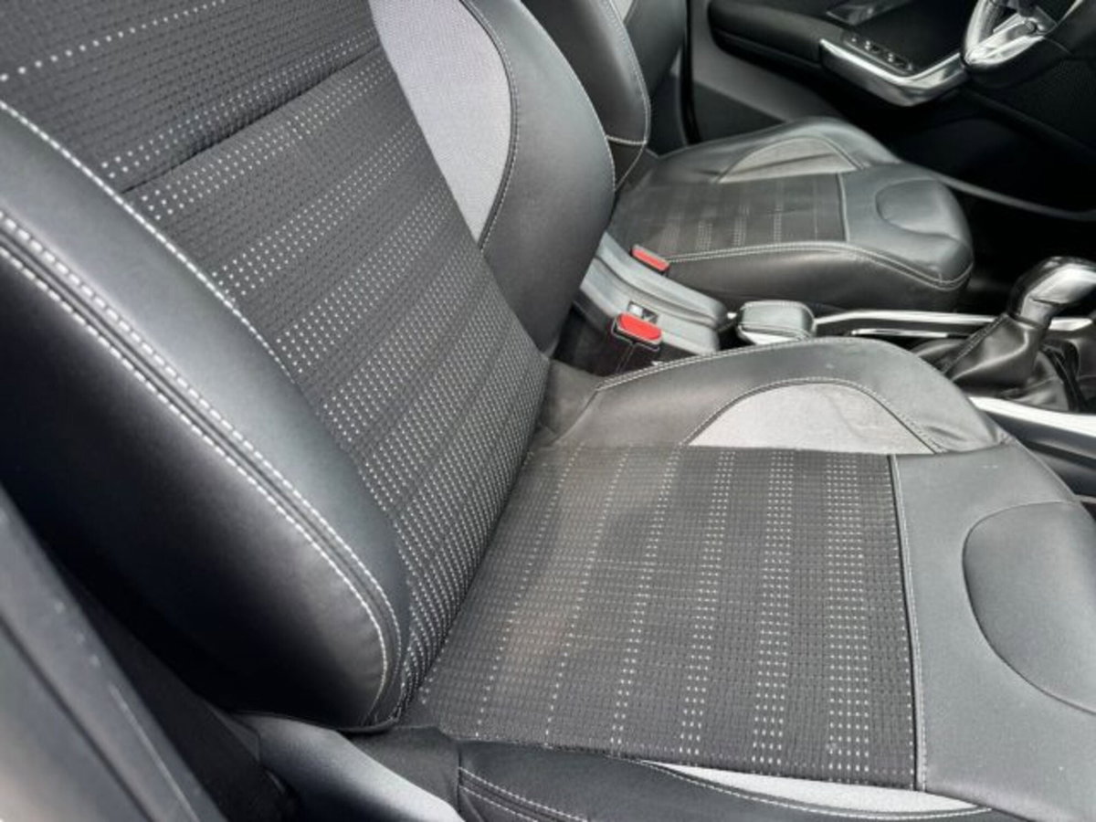 Peugeot 2008 e-HDi 92 CV Stop&Start robotizzato Allure (10)