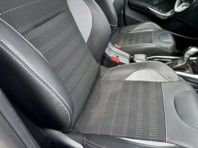 Peugeot 2008 e-HDi 92 CV Stop&Start robotizzato Allure (10)
