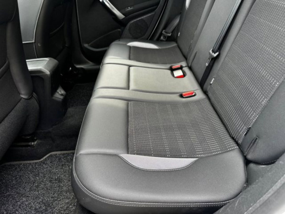 Peugeot 2008 e-HDi 92 CV Stop&Start robotizzato Allure (13)