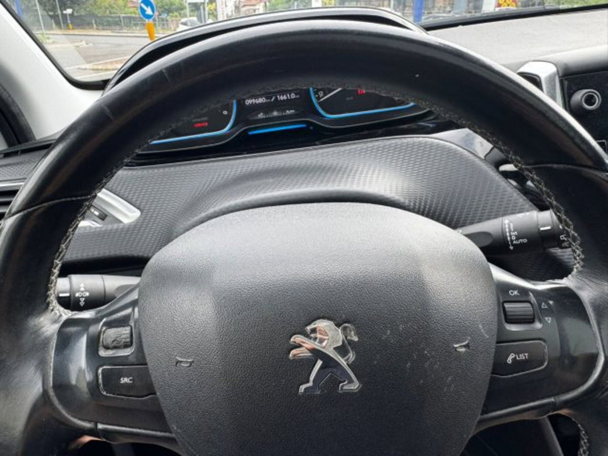 Peugeot 2008 e-HDi 92 CV Stop&Start robotizzato Allure (20)