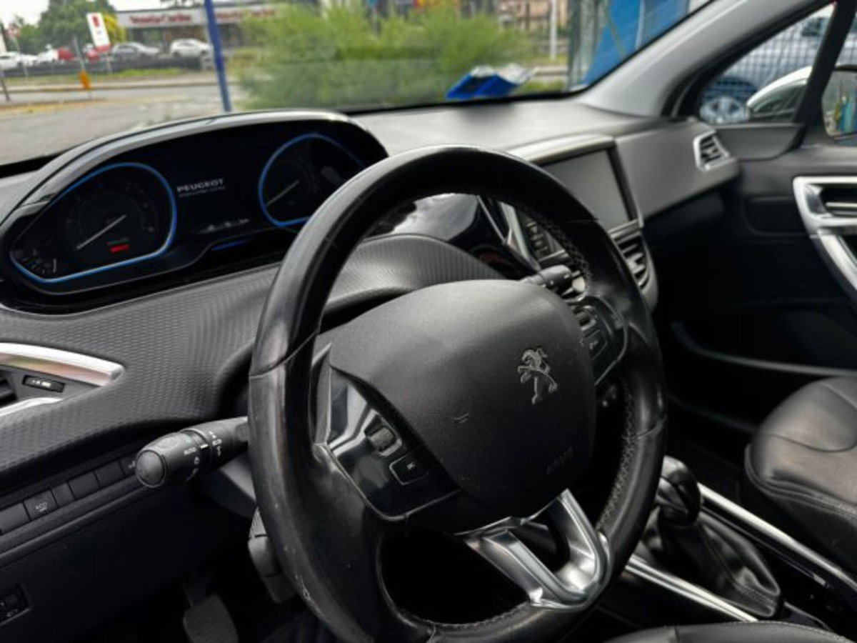 Peugeot 2008 e-HDi 92 CV Stop&Start robotizzato Allure (9)