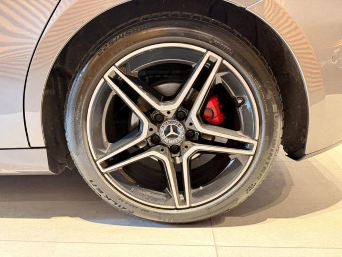 Mercedes-Benz Classe A Sedan 180 d AMG Line Premium Plus auto (5)