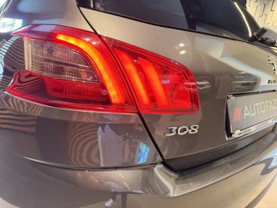 Peugeot 308 BlueHDi 130 S&S EAT8 Tech Edition (11)