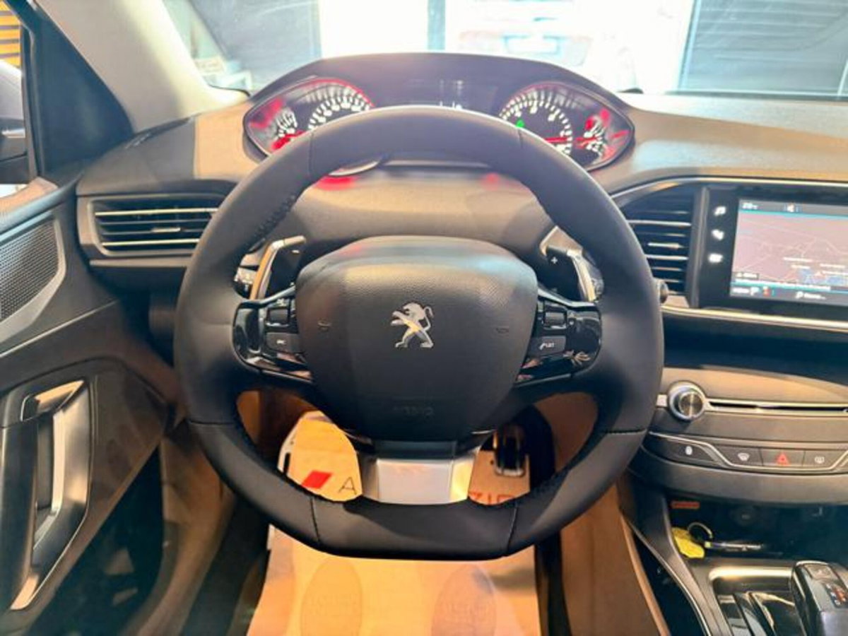Peugeot 308 BlueHDi 130 S&S EAT8 Tech Edition (9)