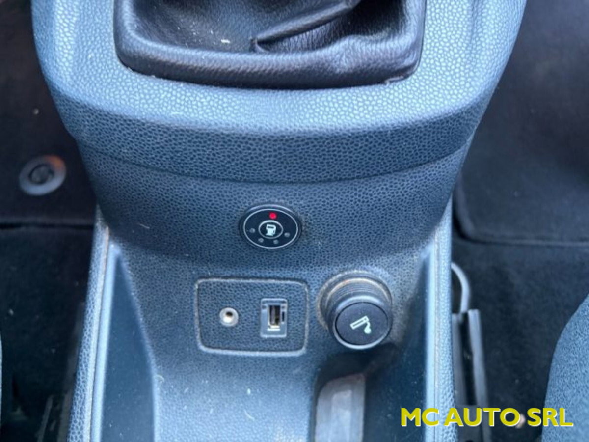 Ford Fiesta 1.4 3 porte Bz.- GPL Titanium (13)