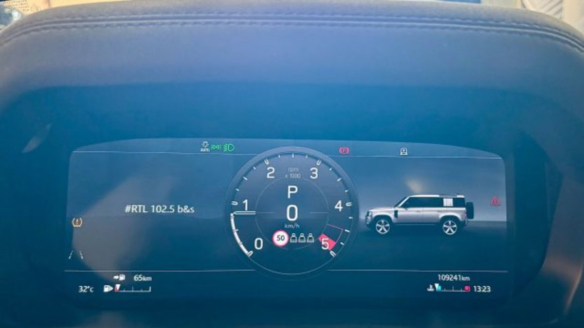 Land Rover Defender 110 3.0D I6 250 CV AWD Auto Commercial SE (16)