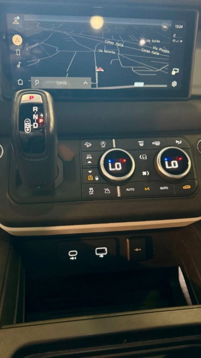 Land Rover Defender 110 3.0D I6 250 CV AWD Auto Commercial SE (18)
