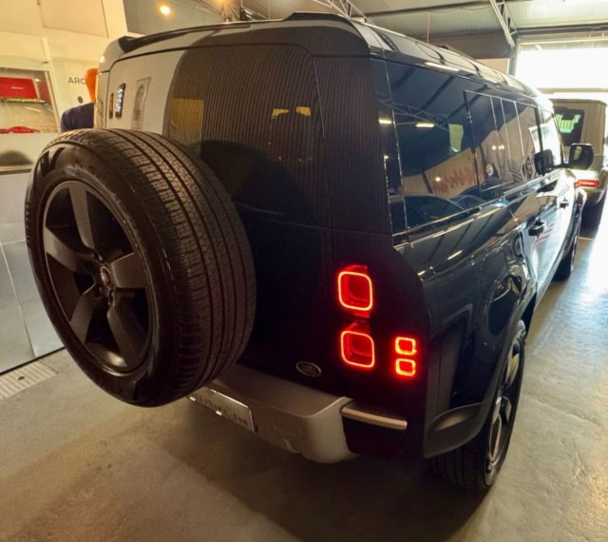 Land Rover Defender 110 3.0D I6 250 CV AWD Auto Commercial SE (3)