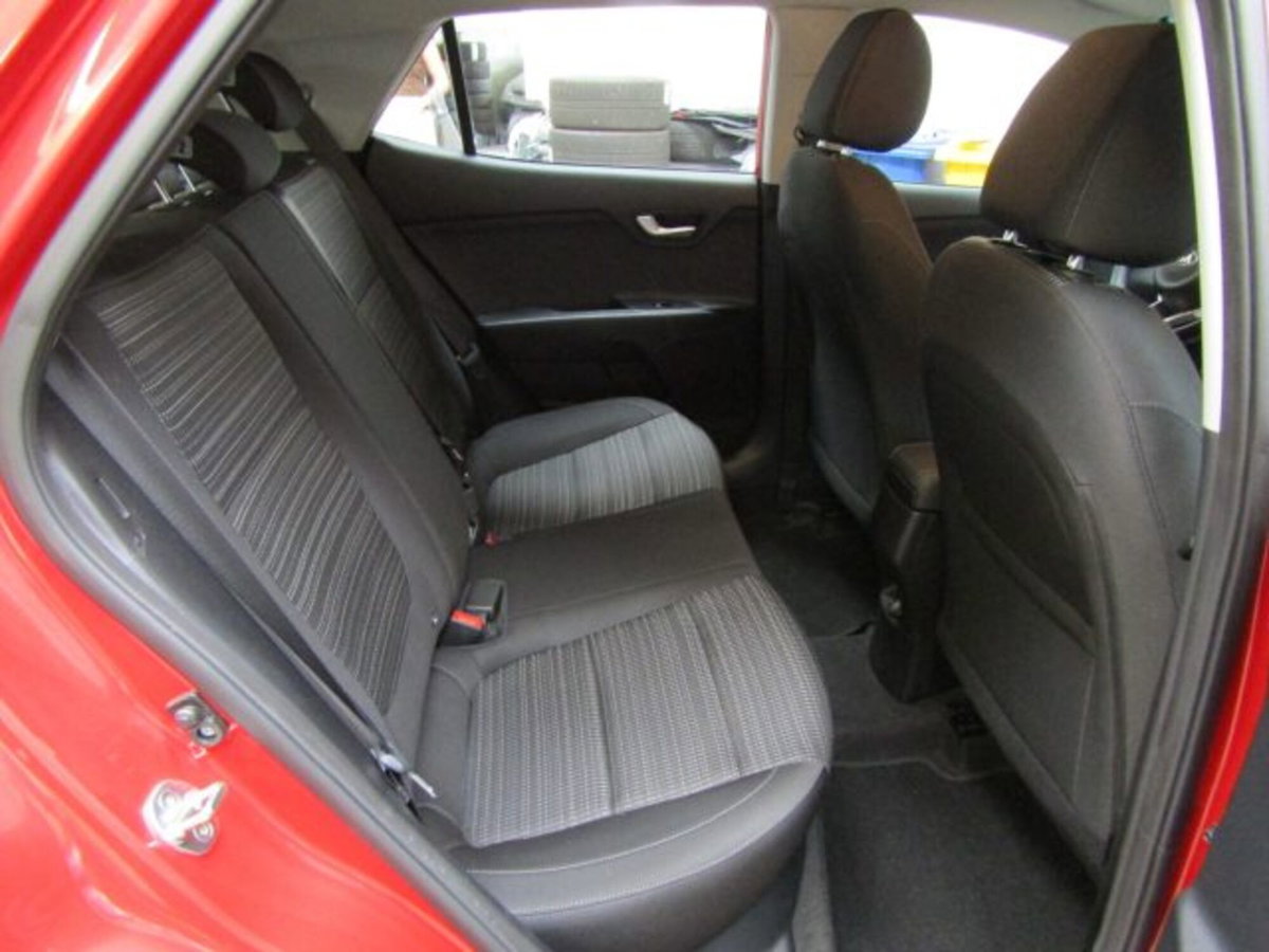 Kia Stonic 1.0 T-GDi 120 CV DCT7 Energy (13)