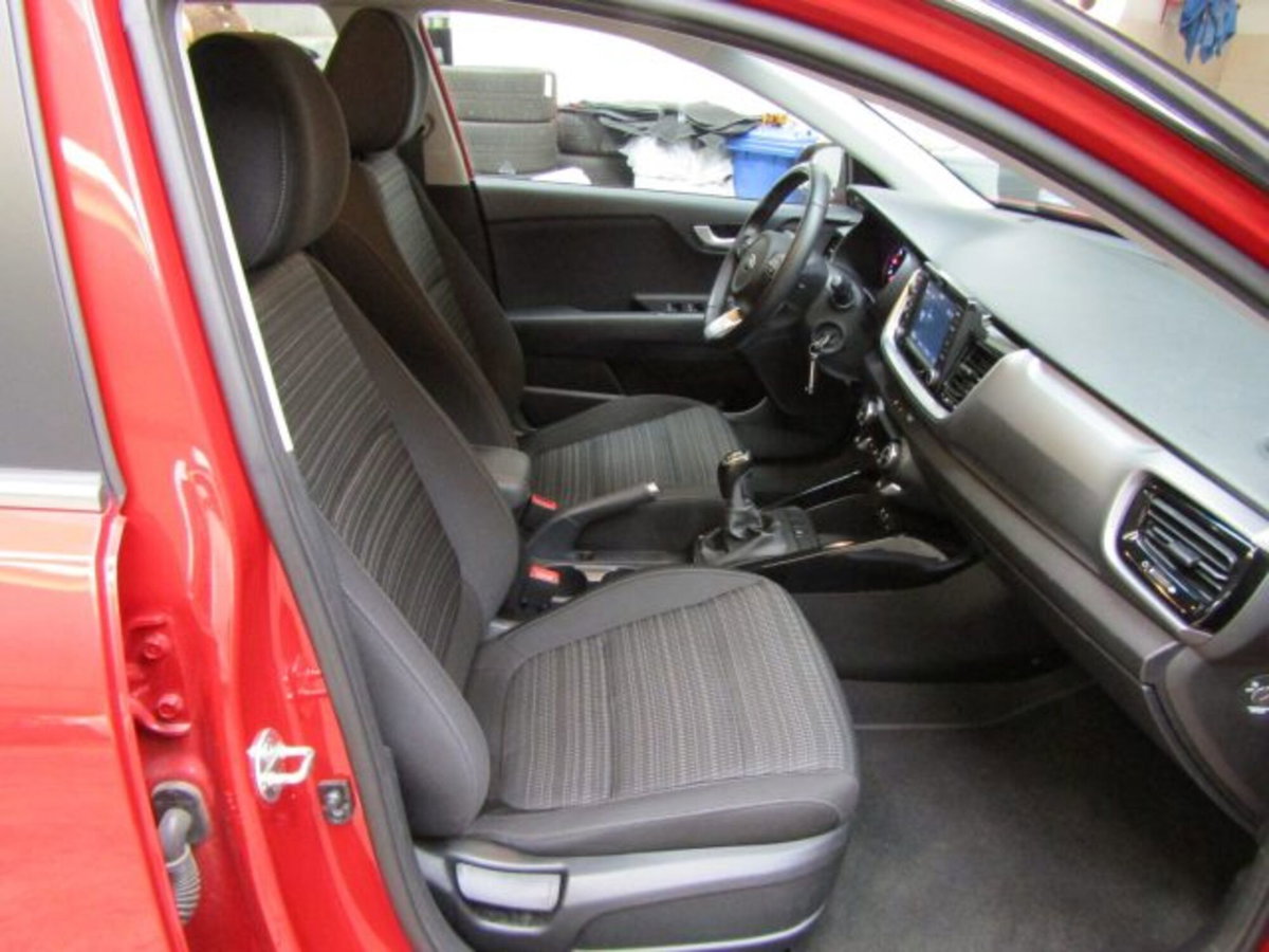 Kia Stonic 1.0 T-GDi 120 CV DCT7 Energy (15)