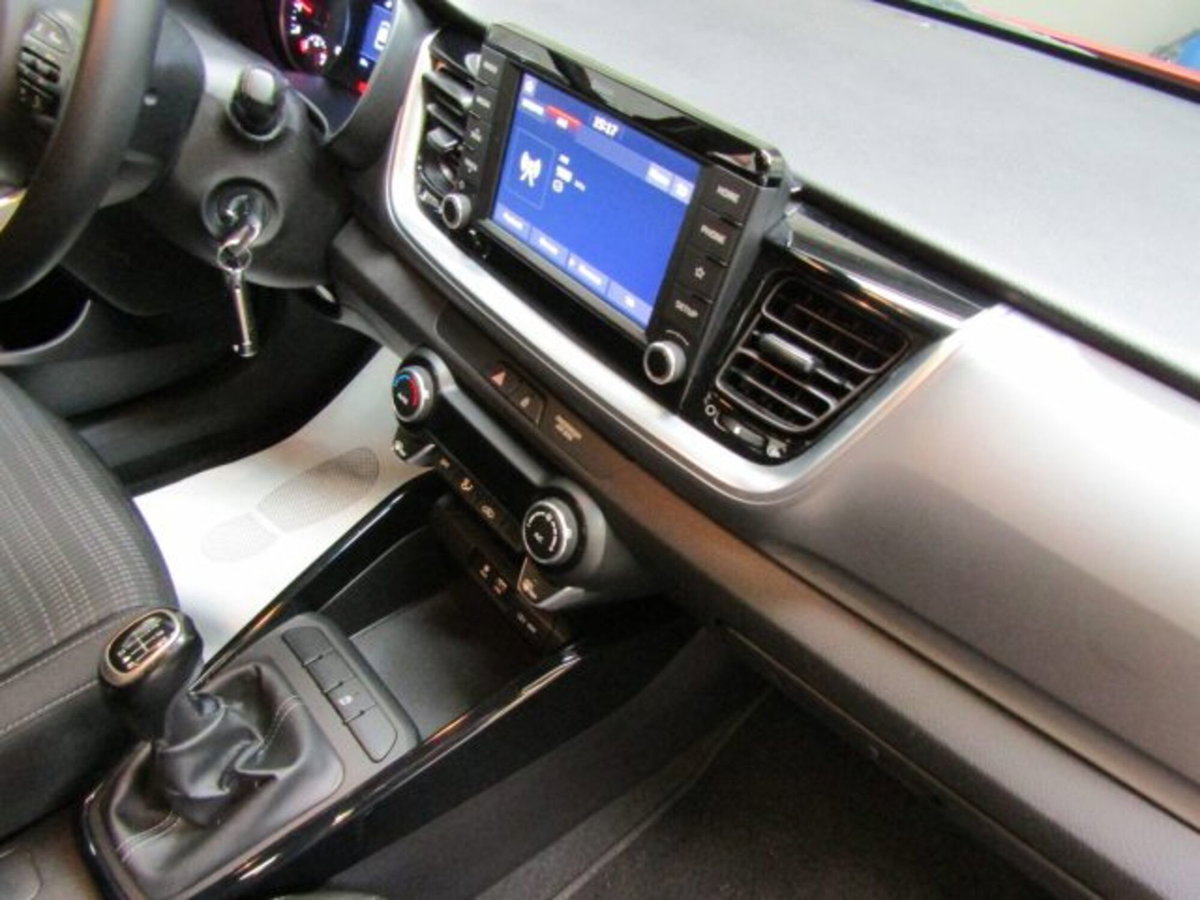 Kia Stonic 1.0 T-GDi 120 CV DCT7 Energy (17)