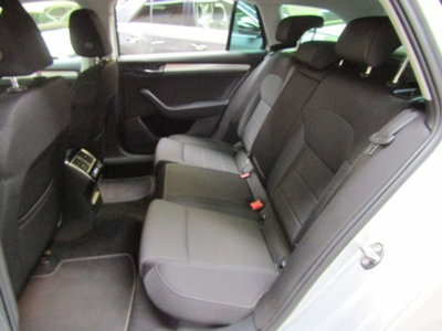 Skoda Superb Station Wagon 2.0 TDI DSG Wagon Executive (11)