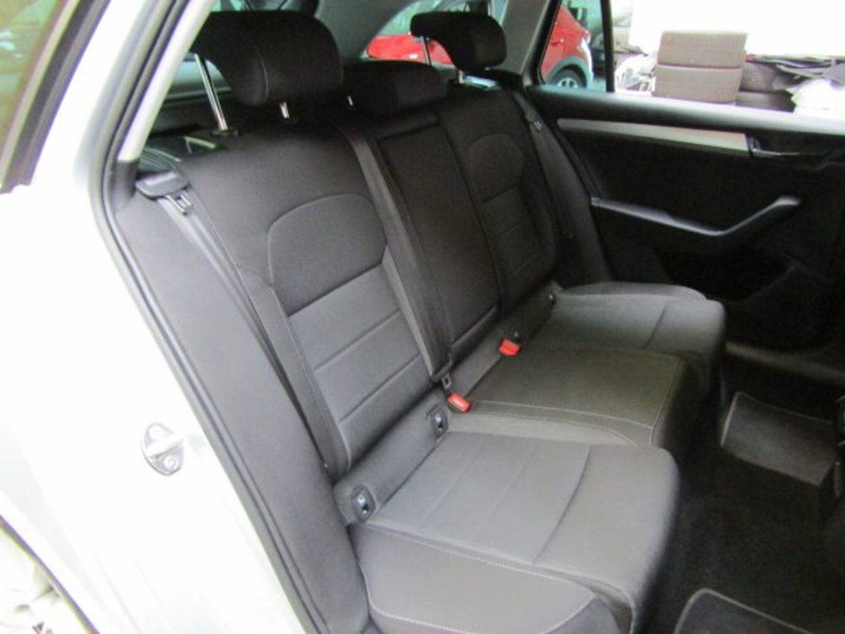 Skoda Superb Station Wagon 2.0 TDI DSG Wagon Executive (14)