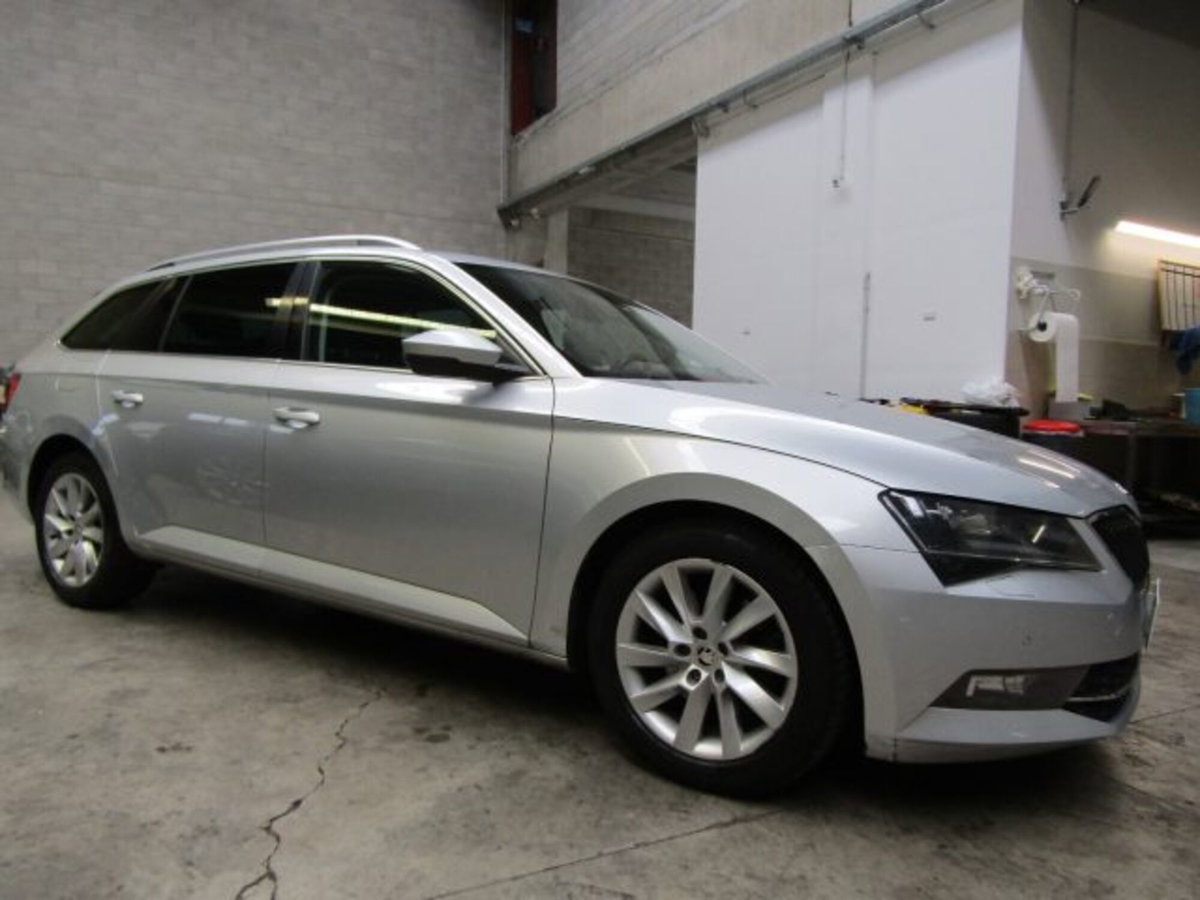 Skoda Superb Station Wagon 2.0 TDI DSG Wagon Executive (3)