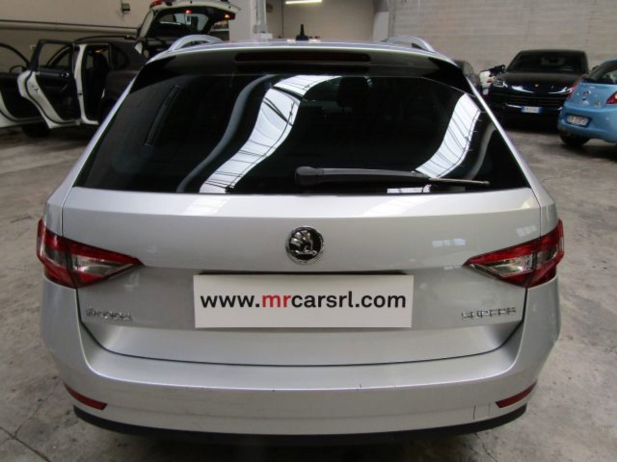 Skoda Superb Station Wagon 2.0 TDI DSG Wagon Executive (6)