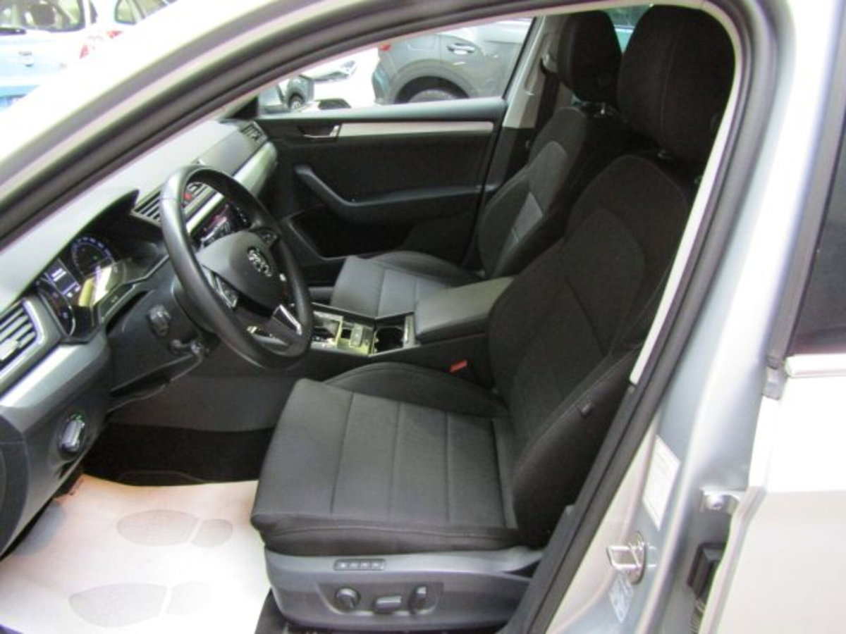 Skoda Superb Station Wagon 2.0 TDI DSG Wagon Executive (8)