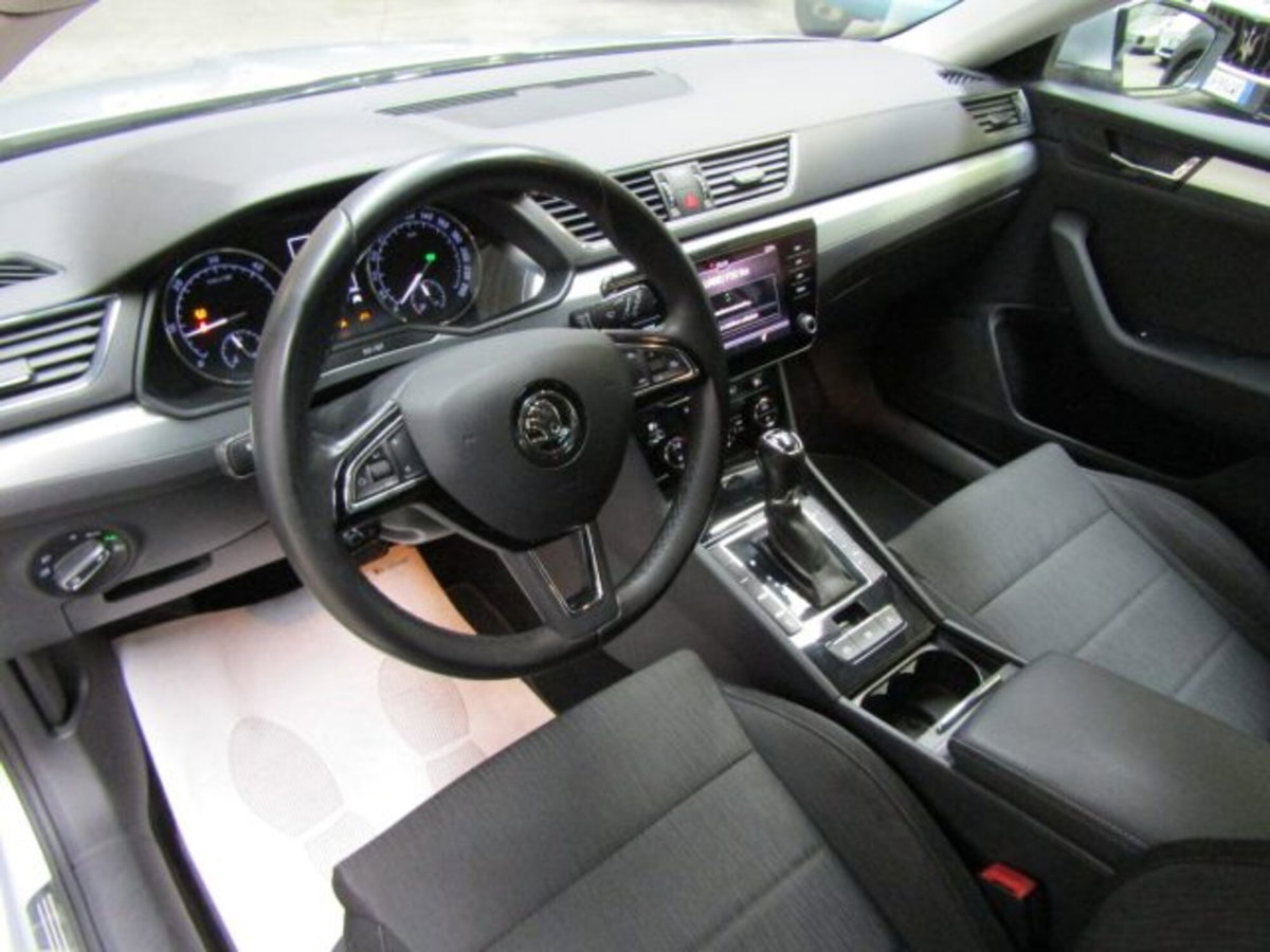 Skoda Superb Station Wagon 2.0 TDI DSG Wagon Executive (9)