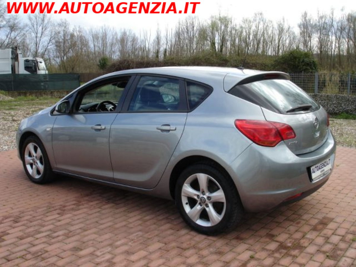 Opel Astra 1.7 CDTI 110CV 5 porte Cosmo (4)