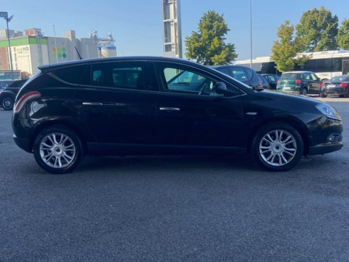 Lancia Delta 1.6 MJT DPF 105 CV Gold (7)