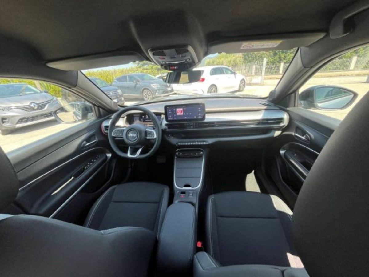 Jeep Avenger 1.2 turbo e-hybrid mhev Summit fwd 110cv edct6 (12)