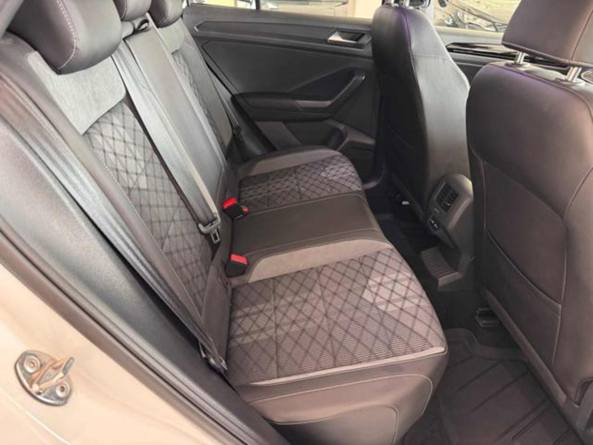 Volkswagen T-Roc 2.0 tdi R-Line 115cv (12)